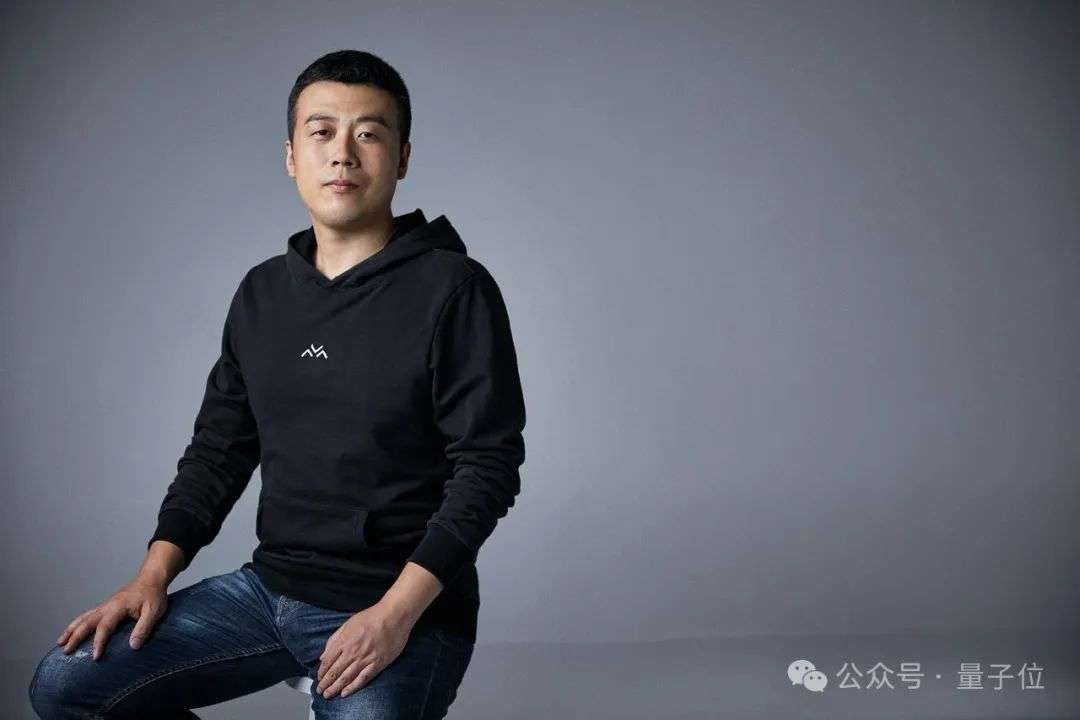 做AI眼镜，为什么一定要有定制化大模型 - 对话雷鸟创始人李宏伟  第1张