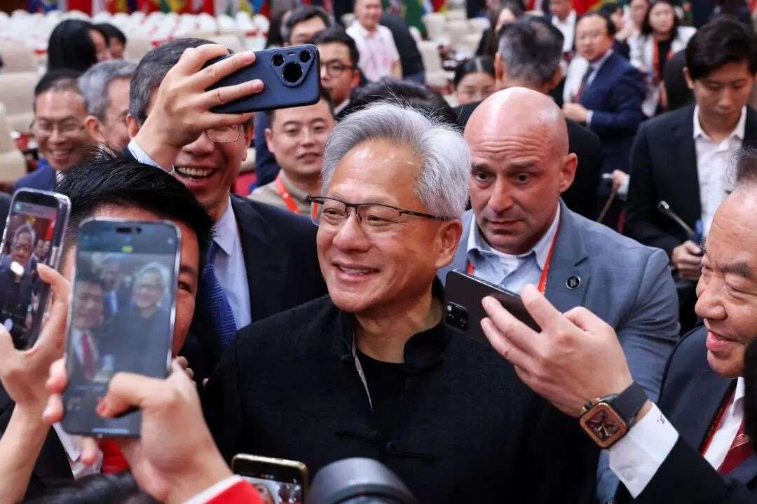 最强 AI 芯片要推中国特供版？黄仁勋最新发声，3500 亿的市场太诱人  第1张