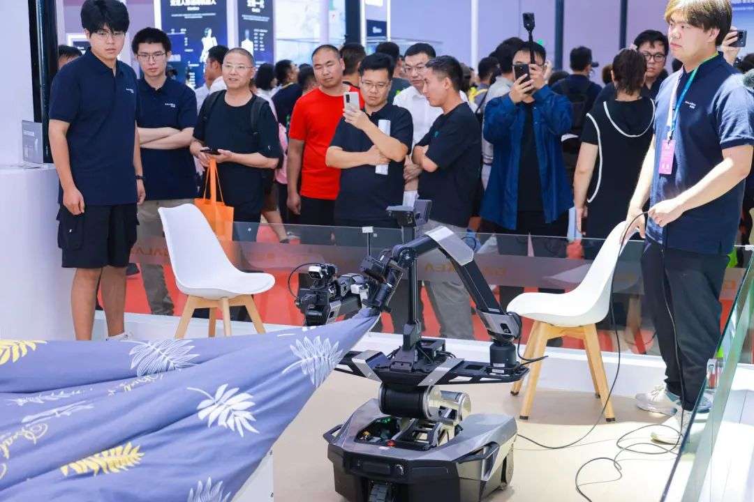 专访星海图赵行：热闹的Demo不等于泛化能力，具身智能胜负仍在数据量  第1张