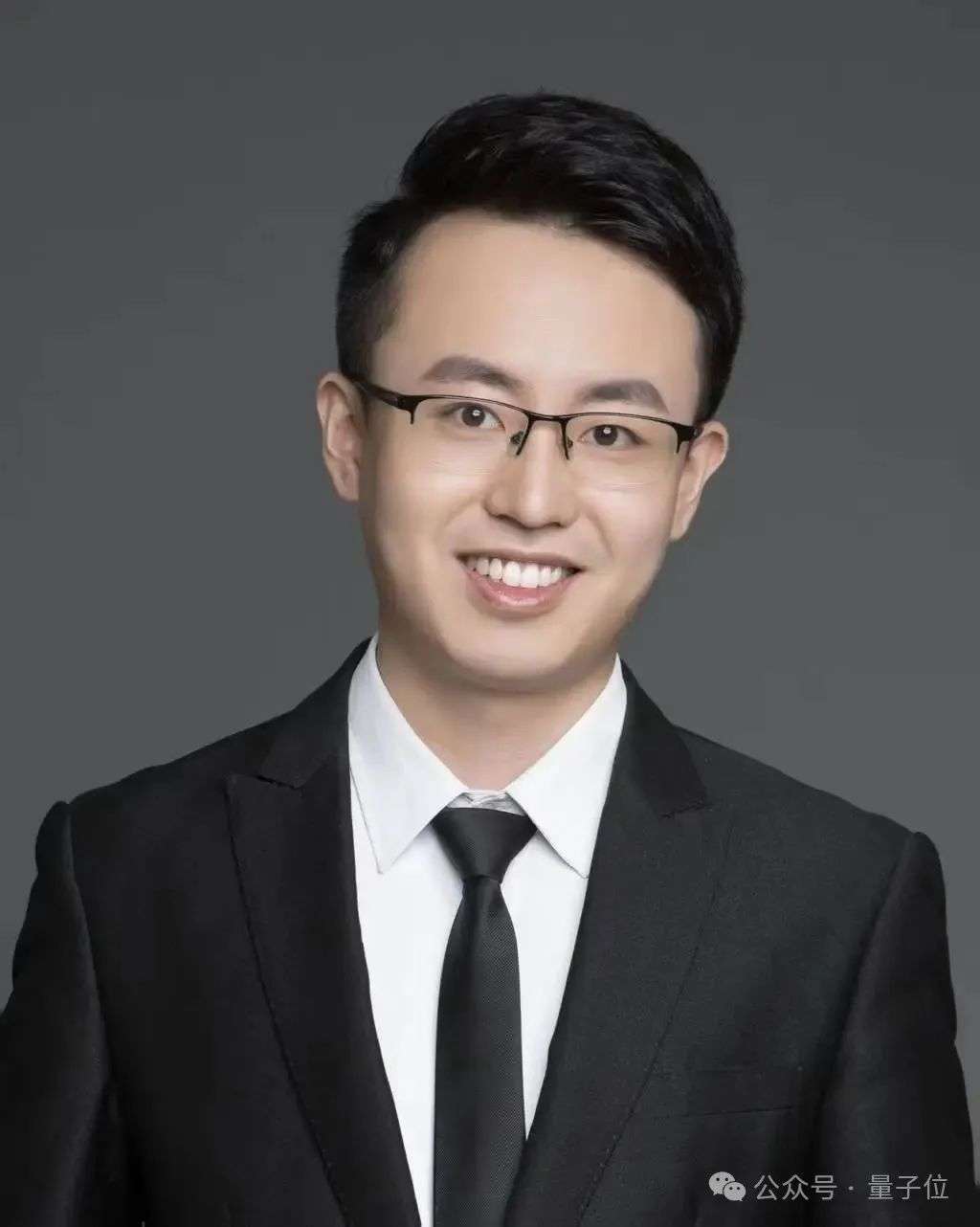 5亿融资后清华具身团队首秀：55自由度拿捏360°大旋转，街舞叠衣服都在行，手速堪比电竞选手  第20张