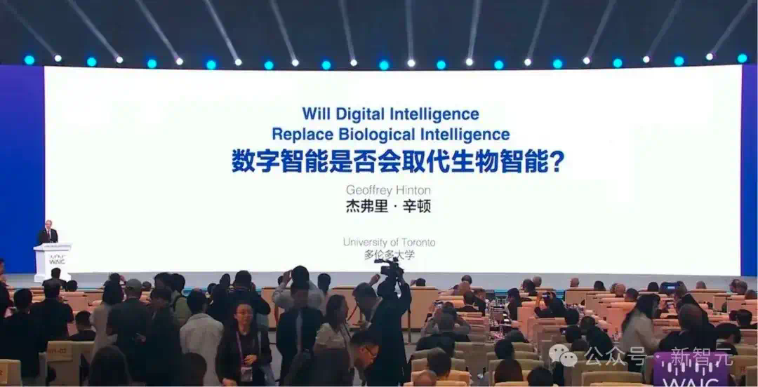 WAIC唯一指定C位，AI「国家队」又赢麻了！秒懂Hinton伦敦腔，现场杀疯老外狂点赞  第1张