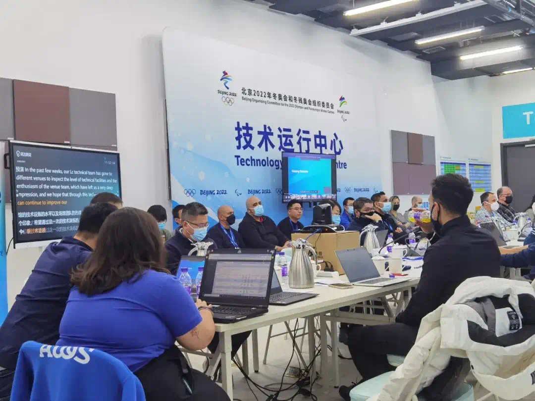 WAIC唯一指定C位，AI「国家队」又赢麻了！秒懂Hinton伦敦腔，现场杀疯老外狂点赞  第12张