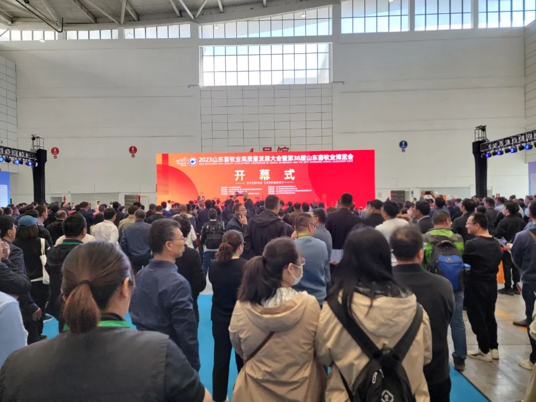 智慧养殖新方向！艾睿畜牧巡检机器人亮相第38届山东畜牧业博览会  第2张