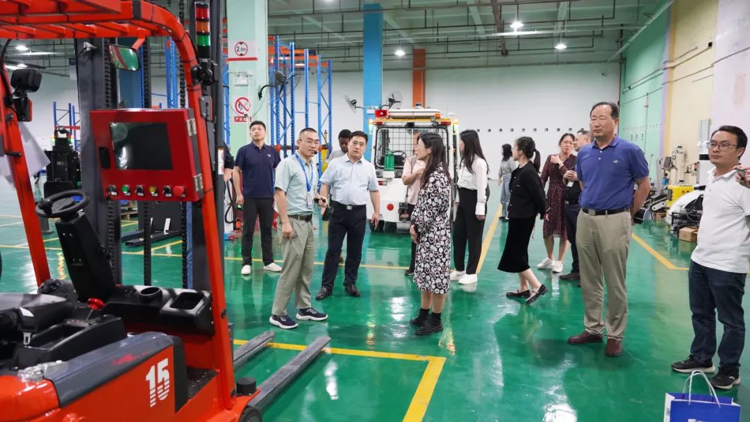 全国高职院校智能机器人教材研讨会在镭神智能顺利举行  第11张