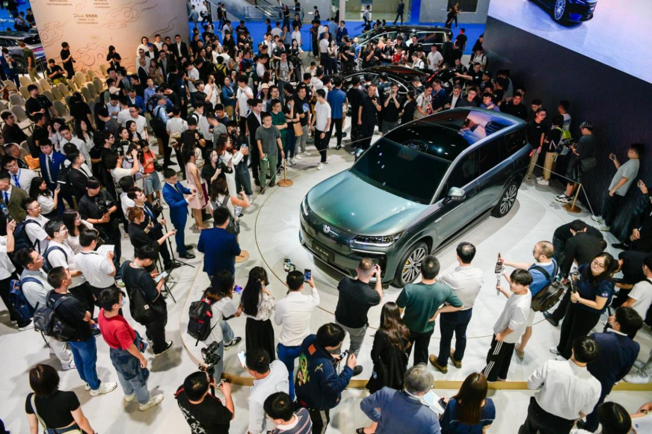 百度白读白度拜读baidu09广州车展：腾势N9全球首秀，这次是打造豪华全能科技旗舰SUV