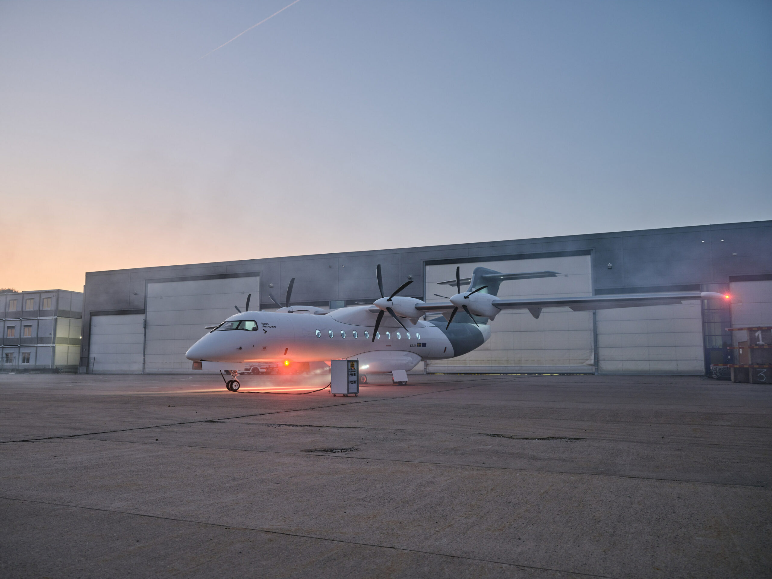百度白读白度拜读baidu09Heart Aerospace推出首款30座混合动力电动飞机全尺寸演示机