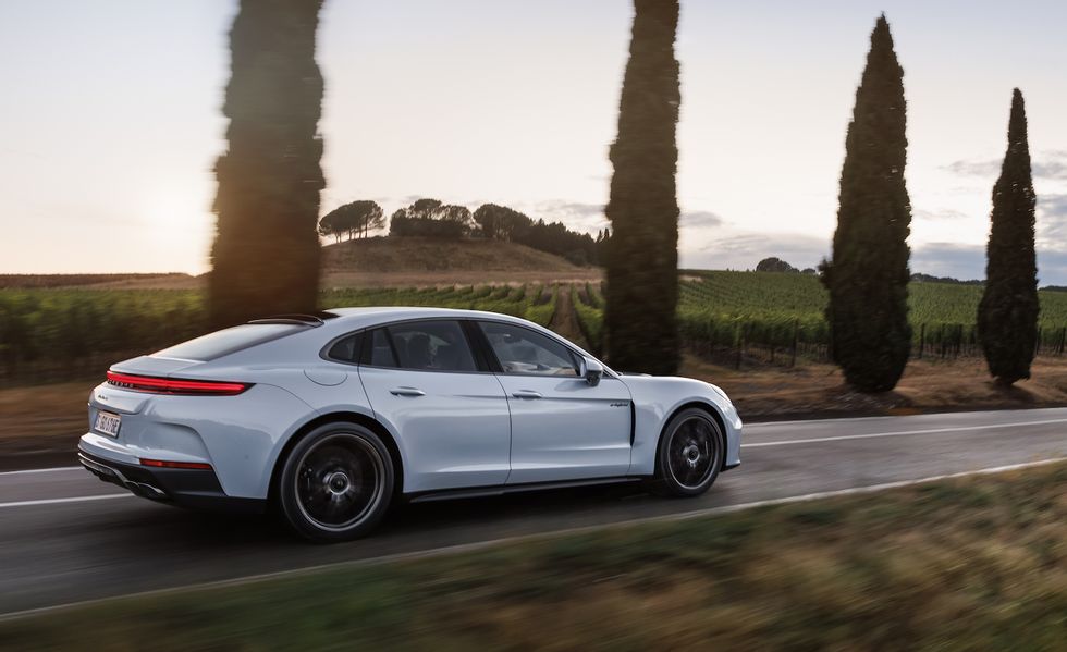 百度白读白度拜读baidu09小众新车：混动怪兽，2025 款保时捷 Panamera Turbo S E-Hybrid