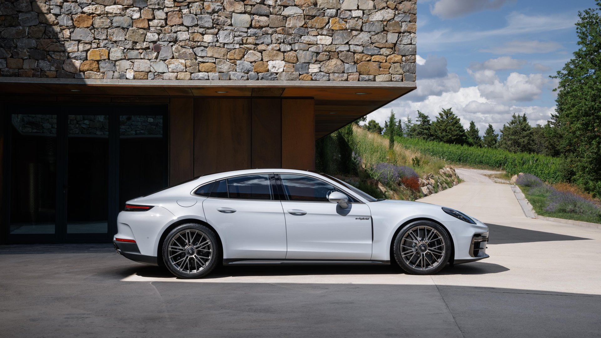 百度白读白度拜读baidu09小众新车：混动怪兽，2025 款保时捷 Panamera Turbo S E-Hybrid