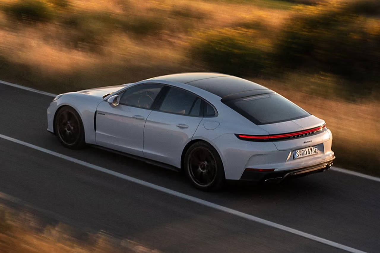 百度白读白度拜读baidu09小众新车：混动怪兽，2025 款保时捷 Panamera Turbo S E-Hybrid