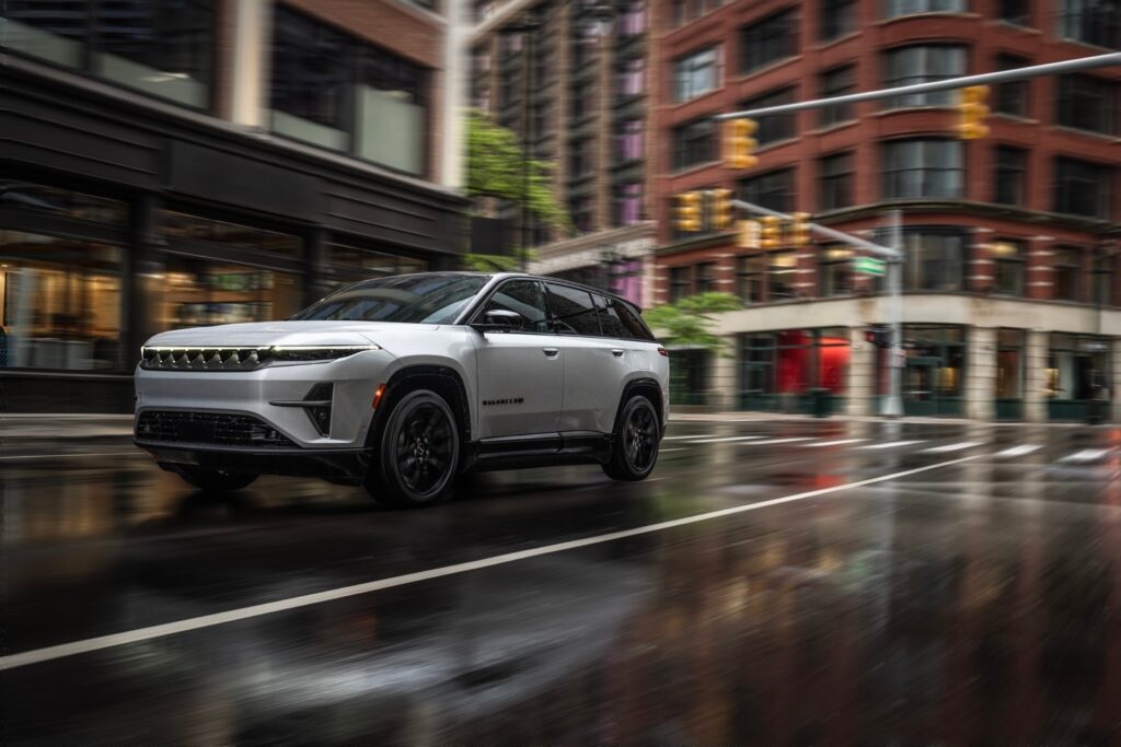 百度白读白度拜读baidu09动察：都市电动硬派越野风，2024 款吉普 Wagoneer S 剖析