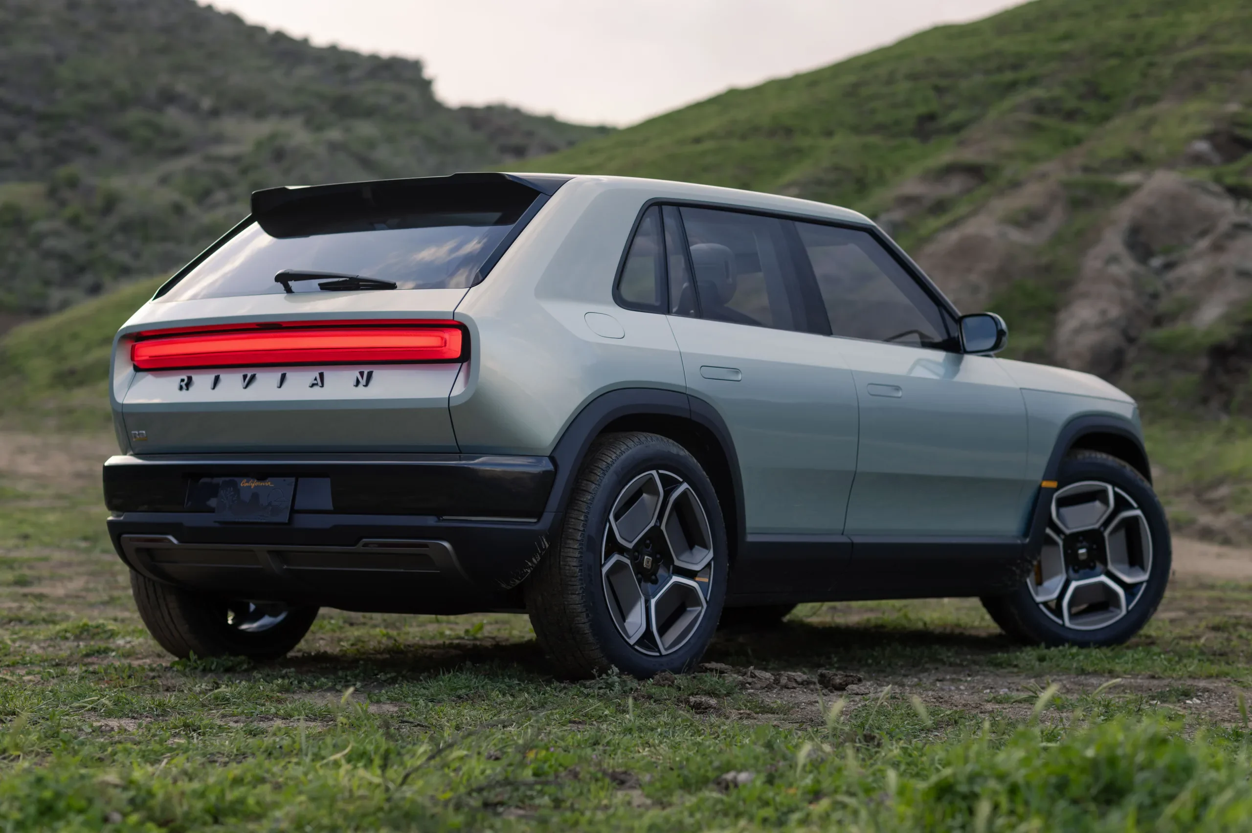 百度白读白度拜读baidu09动察：硬派新风格，Rivian R2 和 R3、R3X电动跨界车亮相