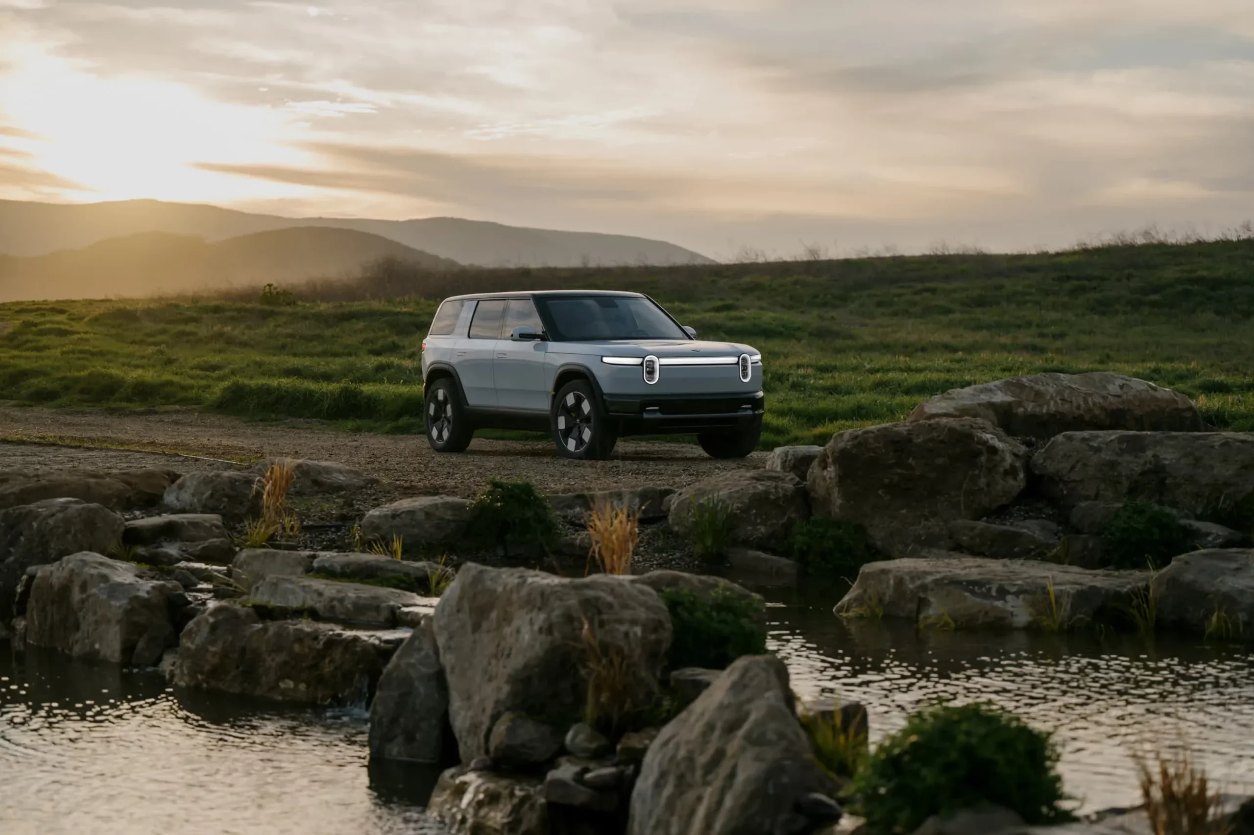 百度白读白度拜读baidu09动察：硬派新风格，Rivian R2 和 R3、R3X电动跨界车亮相