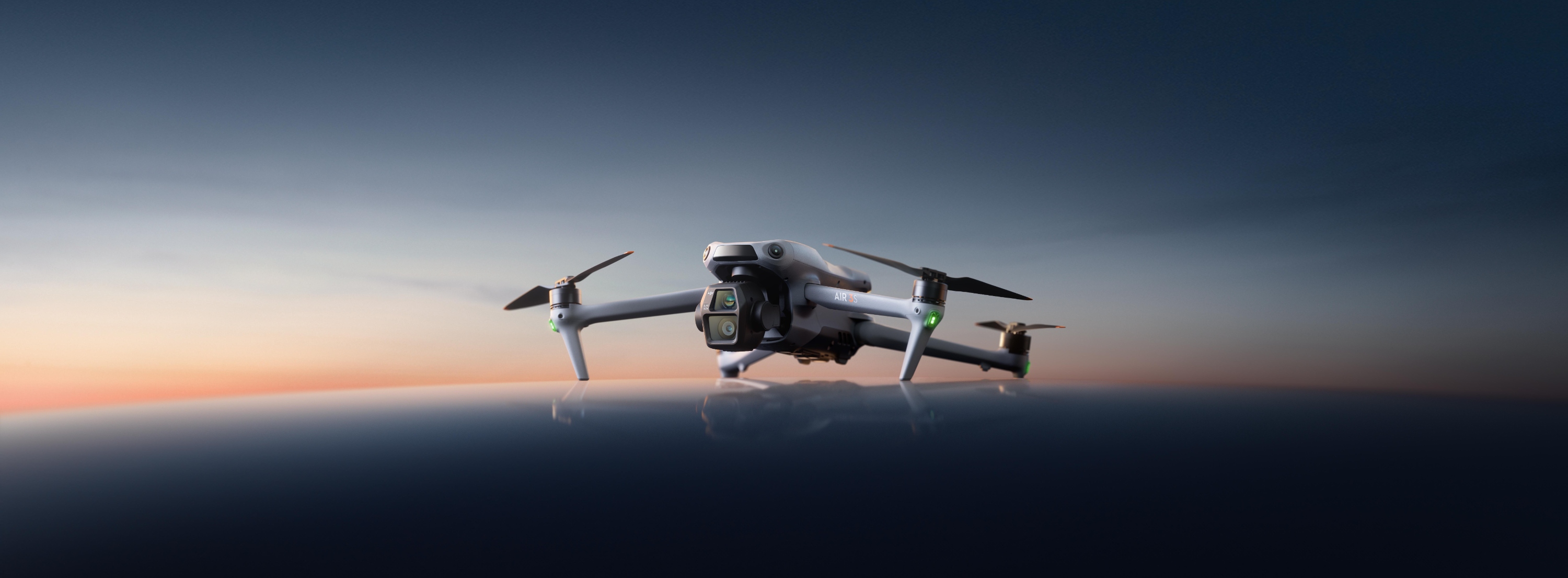 大疆正式发布DJI Air 3S，双摄旗舰旅拍无人机尽显日夜风光  第1张