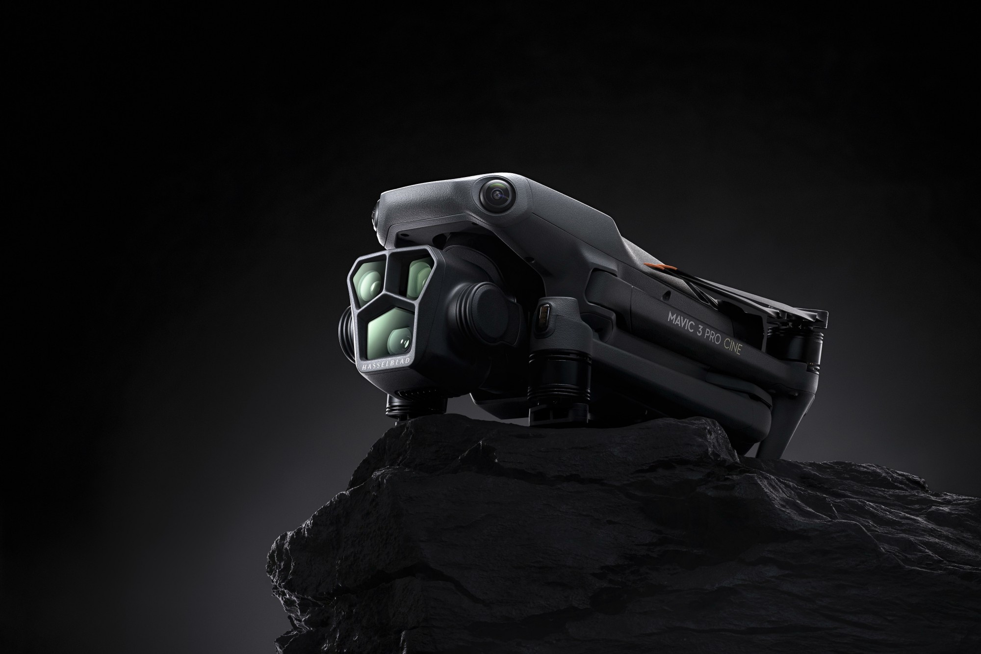 进入多焦段时代 大疆发布首款三摄航拍无人机DJI Mavic 3 Pro  第2张