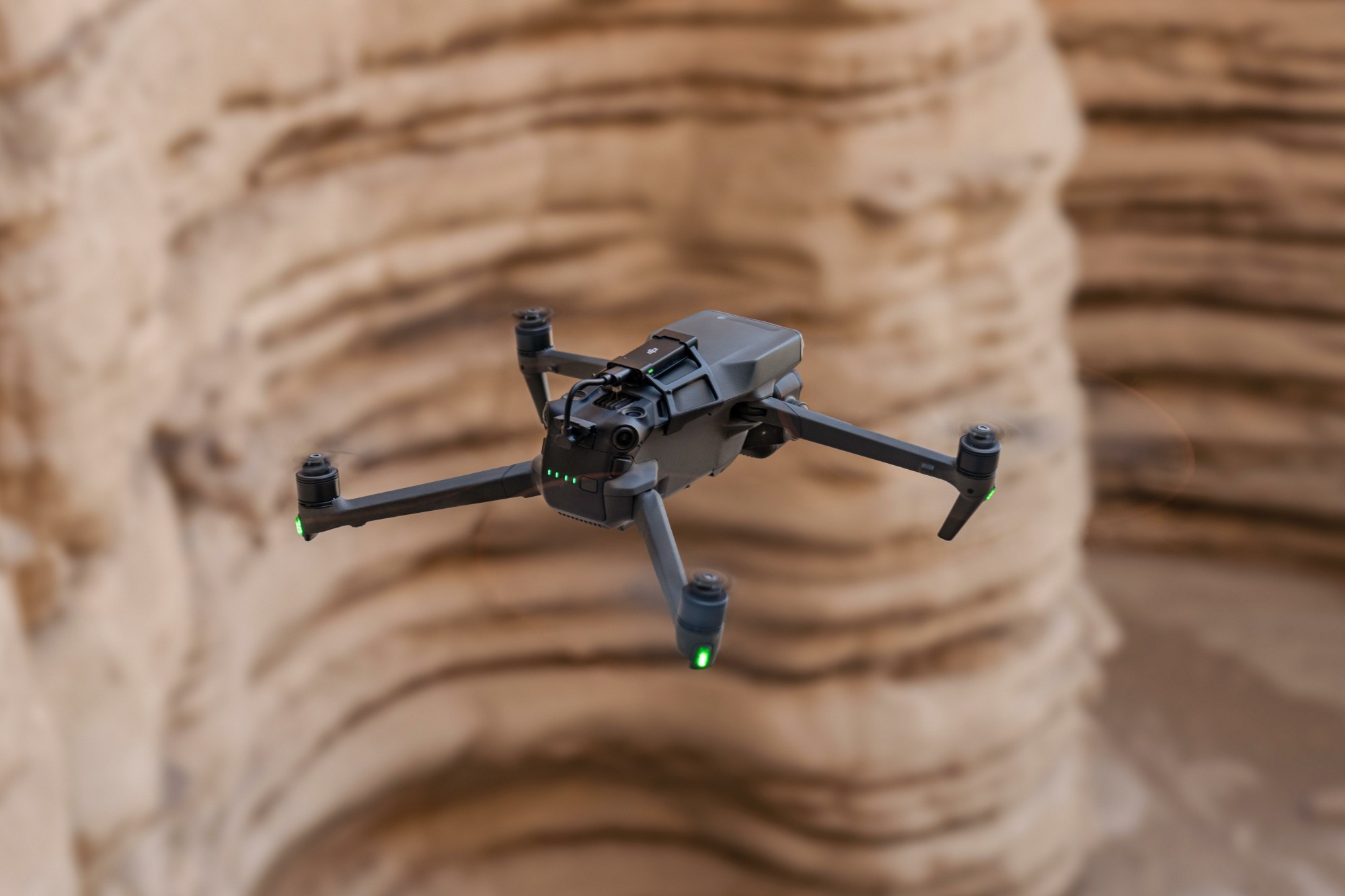 进入多焦段时代 大疆发布首款三摄航拍无人机DJI Mavic 3 Pro  第5张