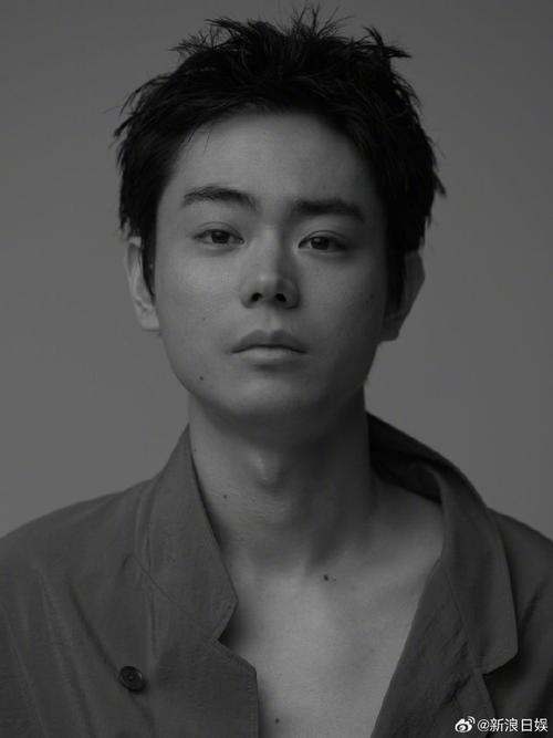 【日娛】松坂桃李、菅田將暉吐槽後輩・杉野遥亮的天然發言。連同賀來賢人及間宮祥太朗，5人出席新廣告發佈會。  第1张